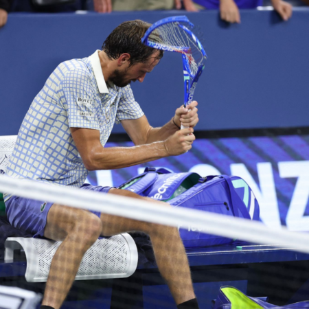 Даниила Медведева оштрафовали на $42,5 тыс за поведение на US Open