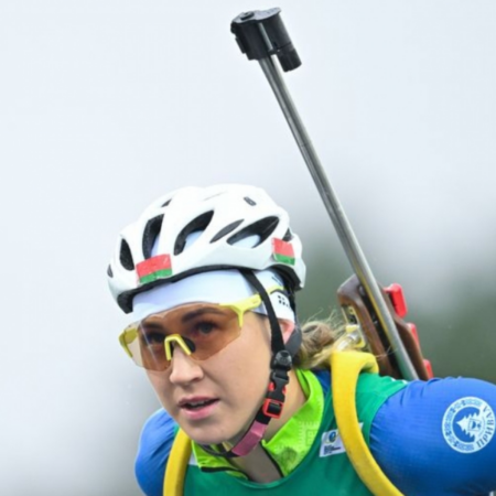 Динара Смольская выиграла спринт на чемпионате страны по летнему биатлону