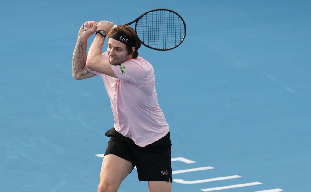 Бублик проиграл Маннарино в первом круге турнира ATP-500 в Пекине 