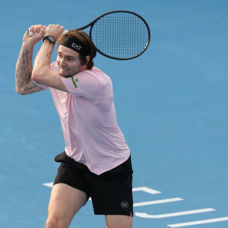 Александр Бублик проиграл Адриану Маннарино в первом круге турнира ATP-500 в Пекине