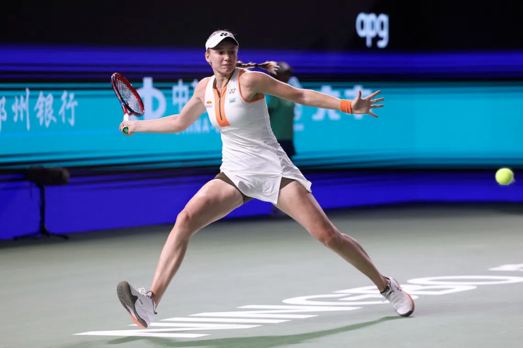 Рыбакиной осталось выиграть один матч 