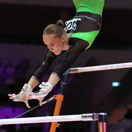 Мельникова завоевала серебро ЧМ на брусьях, золото у Неймур