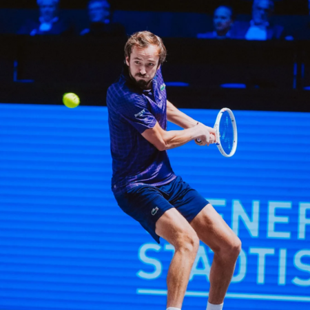 Медведев ругался с судьей, но все равно проиграл Муте во втором круге турнира в Вене