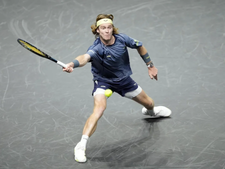 Андрей Рублев вышел в 1/8 финала «Мастерса» в Париже