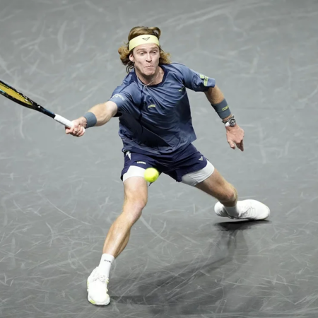 Андрей Рублев вышел в 1/8 финала «Мастерса» в Париже