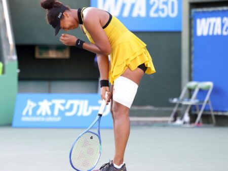 Наоми Осака вышла в четвертьфинал турнира WTA-500 в Осаке несмотря на травму