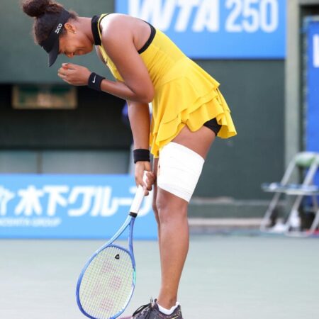 Наоми Осака вышла в четвертьфинал турнира WTA-500 в Осаке несмотря на травму