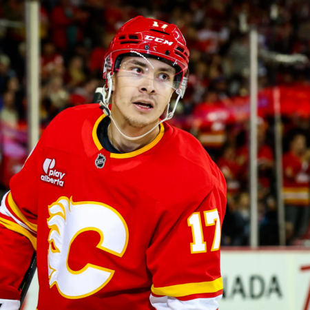 Егор Шарангович достиг отметки в 200 результативных очков в НХЛ