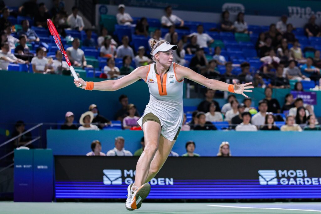 Елена Рыбакина вышла в полуфинал в Нинбо, где сыграет с Жасмин Паолини 
