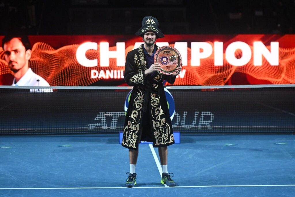 Даниил Медведев выиграл турнир ATP-250 в Алматы