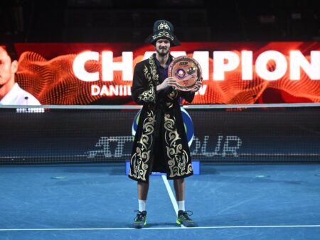Даниил Медведев выиграл турнир ATP-250 в Алматы
