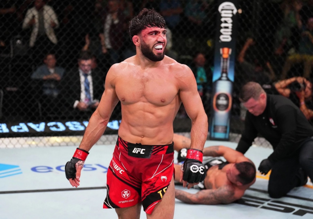 Царукян и Хукер подерутся на турнире UFC в Катаре