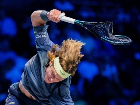 Андрей Рублев разбил ракетку, проиграв Кэмерону Норри на старте турнира ATP-500 в Вене