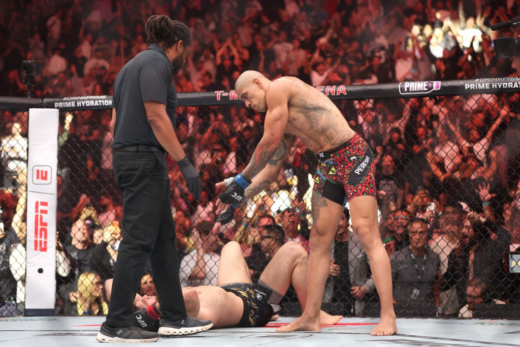 Магомед Анкалаев утратил титул чемпиона UFC