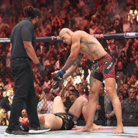 Магомед Анкалаев утратил титул чемпиона UFC в полутяжелом весе