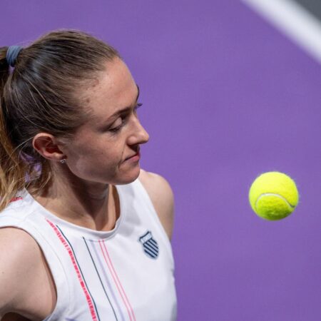 Александра Саснович проиграла Белинде Бенчич в стартовом матче турнира в Гонконге