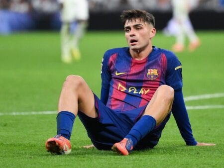 Педри пропустит не менее шести недель из-за травмы бедра