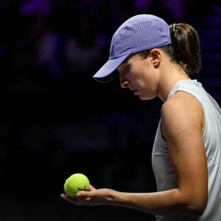 Ига Свентек с «баранкой» проиграла Елене Рыбакиной в матче Итогового турнира WTA