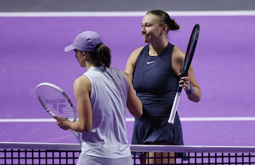 Анисимова обыграла Свентек в WTA