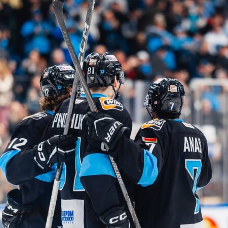 Минское «Динамо» разгромило «Сочи» и одержало 15-ю победу в КХЛ