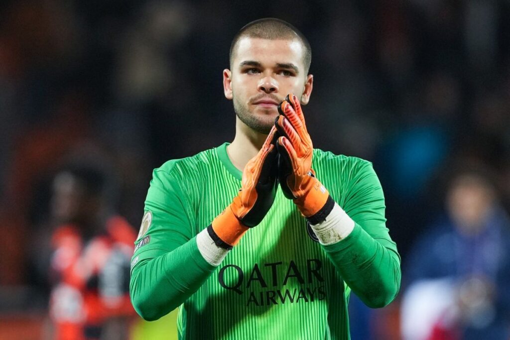 Вратаря ПСЖ Люку Шевалье обвиняют в фашизме