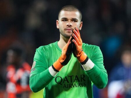 Вратаря ПСЖ Люку Шевалье обвиняют в фашизме