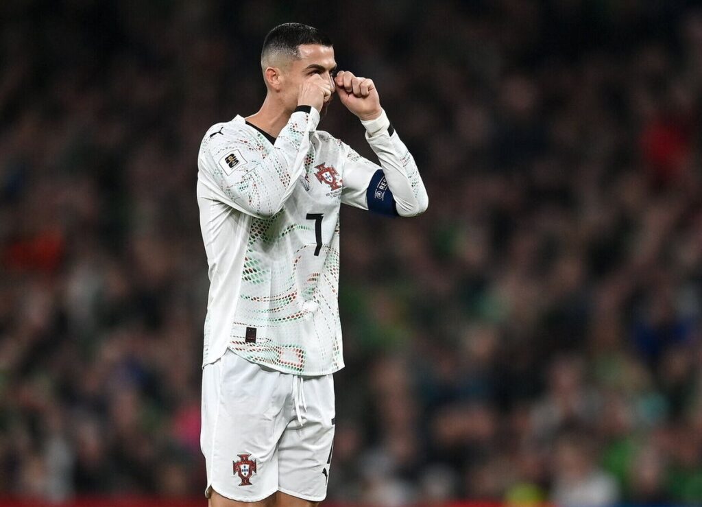 Роналду впервые в карьере получил красную за сборную