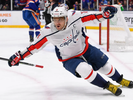 Александр Овечкин сделал первый хет-трик в сезоне и вошел в топ-10 лучших бомбардиров в НХЛ