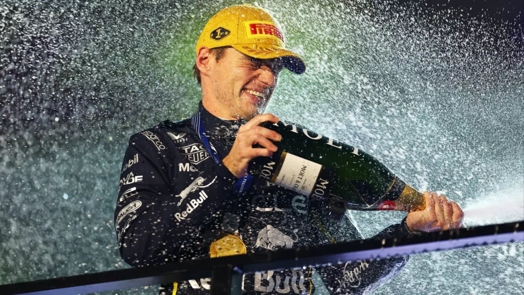 Ферстаппен все еще в титульной гонке