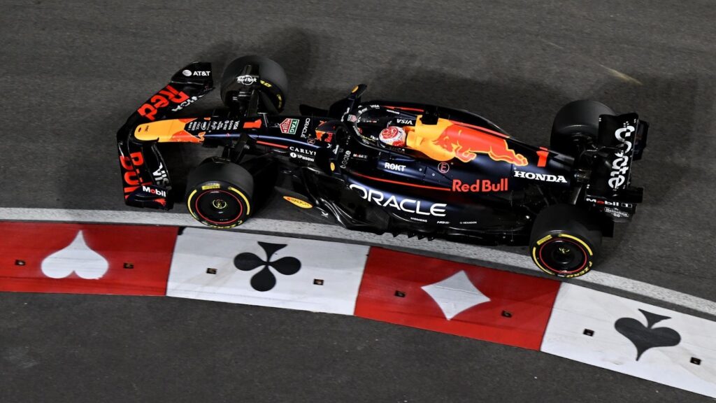 Ферстаппен сохраняет шансы на борьбу в титульной гонке