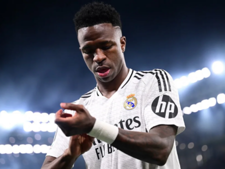 Винисиус проинформировал Реал, что не продлит контракт из-за конфликта с Хаби Алонсо