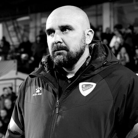 Трагедия в сербском футболе: главный тренер Радничек умер во время матча