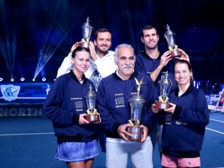 Даниил Медведев обыграл Александра Бублика в рамках турнира «Трофеи Северной Пальмиры»