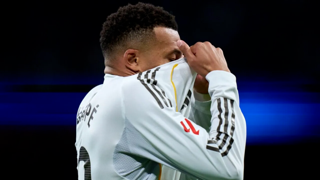 Килиан Мбаппе сломал палец на левой руке