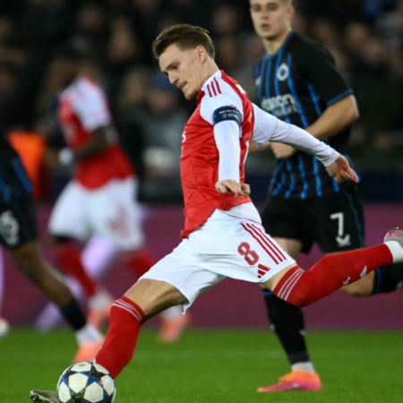 Дубль Мадуэке помог Арсеналу разгромить Брюгге в Лиге Чемпионов