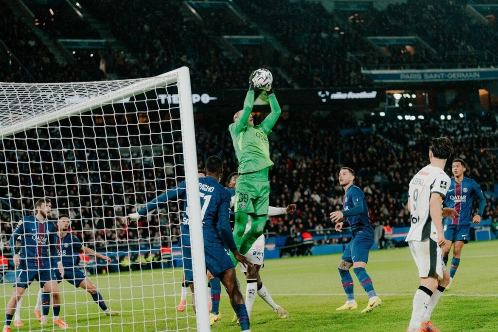 Матвей Сафонов провел второй сухой матч подряд