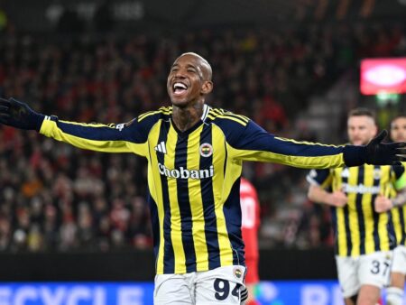 Фенербахче Тедеско продлил серию без поражений до 14 матчей