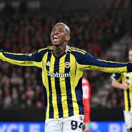 Фенербахче Тедеско продлил серию без поражений до 14 матчей