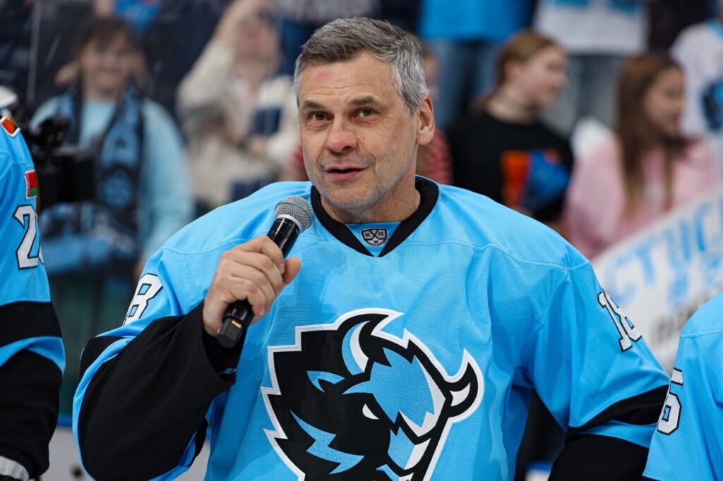 Квартальнов возглавил рейтинг тренеров КХЛ