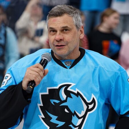 Дмитрий Квартальнов возглавил рейтинг тренеров КХЛ