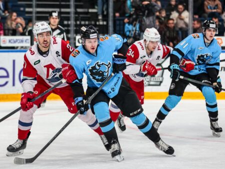 Минское «Динамо» уступило «Локомотиву» в первом матче после паузы в КХЛ