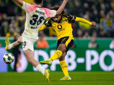 Байер обыграл Боруссию и вышел в 1/4 Кубка Германии