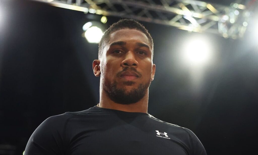 Экс-чемпион мира по боксу Энтони Джошуа попал в автокатастрофу в Нигерии, два человека погибли