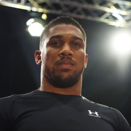 Экс-чемпион мира по боксу Энтони Джошуа попал в автокатастрофу в Нигерии