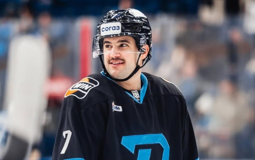 Сэм Энас вышел в лидеры бомбардирской гонки КХЛ