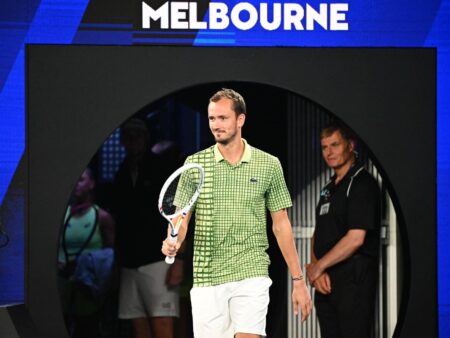 Даниил Медведев с победы стартовал на Australian Open-2026