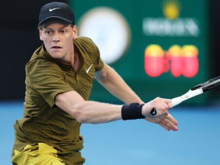 Янник Синнер на отказе Юго Гастона вышел во второй круг Australian Open-2026