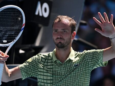 Даниил Медведев вышел в третий круг Australian Open-2026