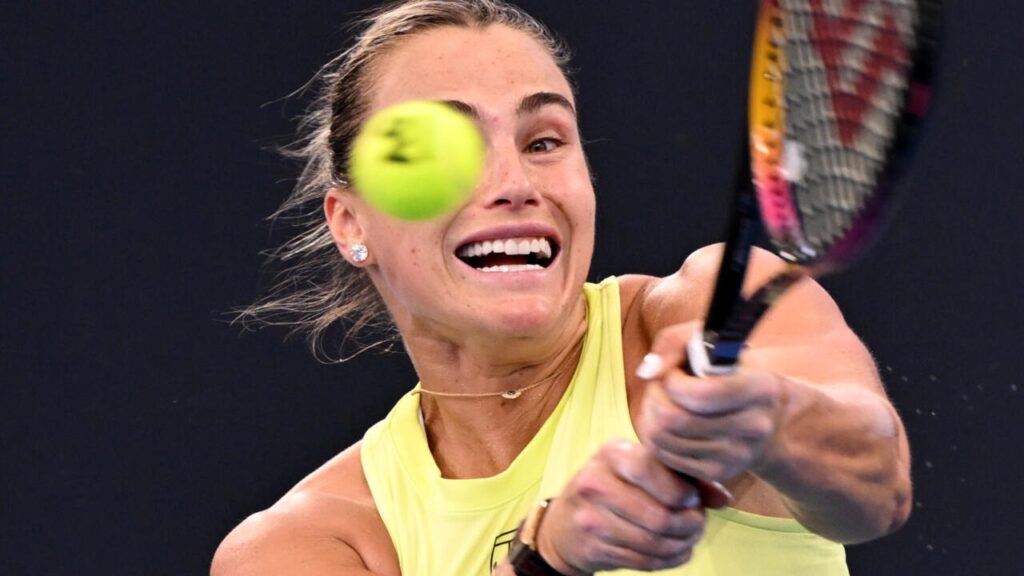 Соболенко разгромила Букшу и вышла в третий круг турнира в Брисбене