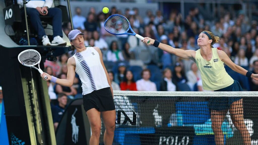 Ига Свентек обыграла Мари Боузкову и вышла в третий круг Australian Open-2026